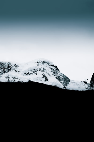 白昼雪山